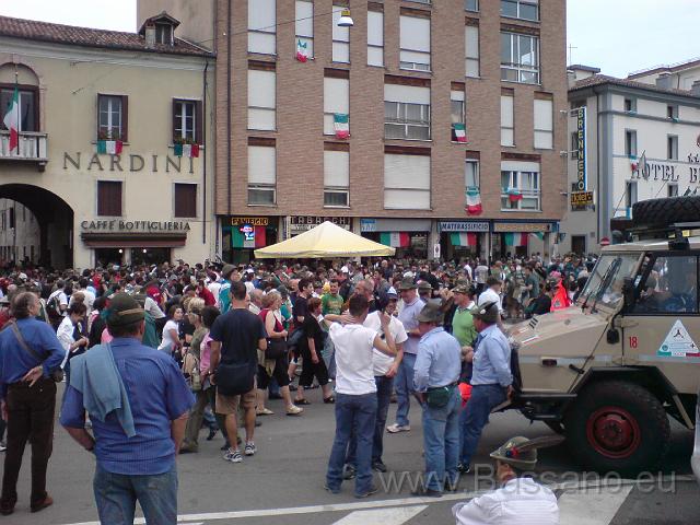 Adunata Alpini BAssano 2008 MK-405.JPG